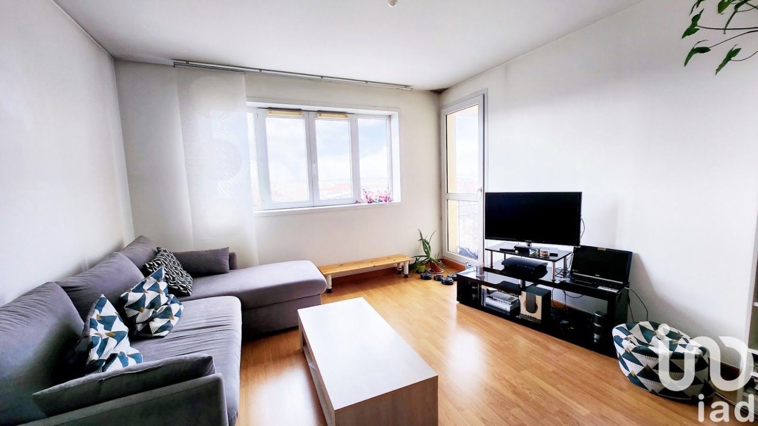 Apartamento de 2 dormitorios en Rueil-Malmaison, France No. 296387