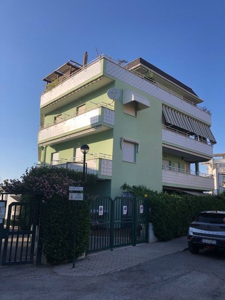 Ático de 3 habitaciónes en Nettuno, Italy No. 276499