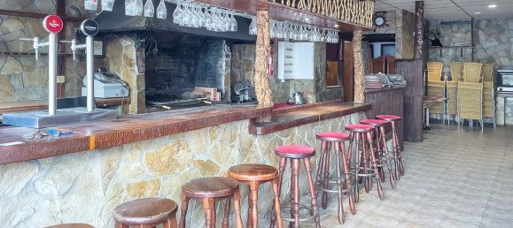 101m² Commercial property in Lloret de Mar, Spain No. 10714 3