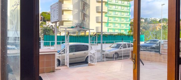 101m² Commercial property in Lloret de Mar, Spain No. 10714 18