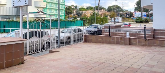 101m² Commercial property in Lloret de Mar, Spain No. 10714 17