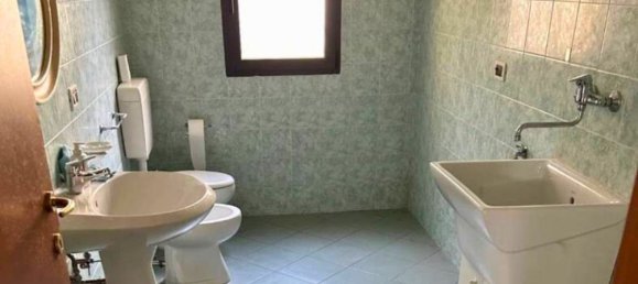 3 rooms Apartment in Cento, Italy No. 100963 4