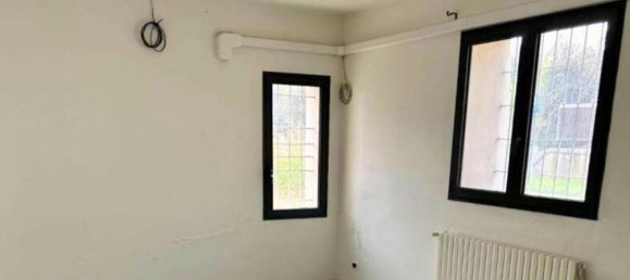 3 rooms Apartment in Cento, Italy No. 100963 2