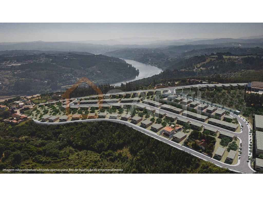 332m² Land in Vila Nova de Gaia, Portugal No. 42210
