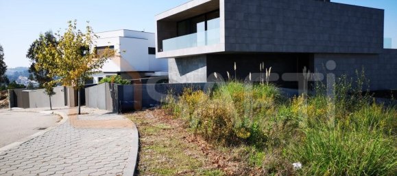 332m² Land in Vila Nova de Gaia, Portugal No. 42210 2