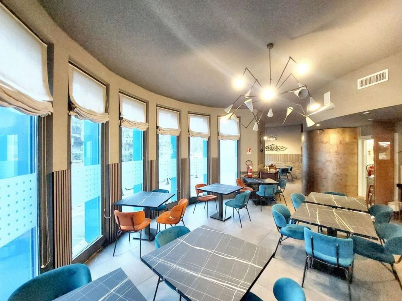 195m² Commercial property in Saronno, Italy No. 383538