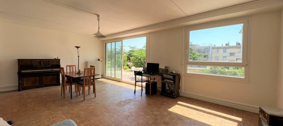 3 bedrooms Apartment in Suresnes, France No. 184566 8