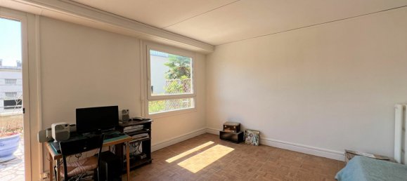 3 bedrooms Apartment in Suresnes, France No. 184566 11