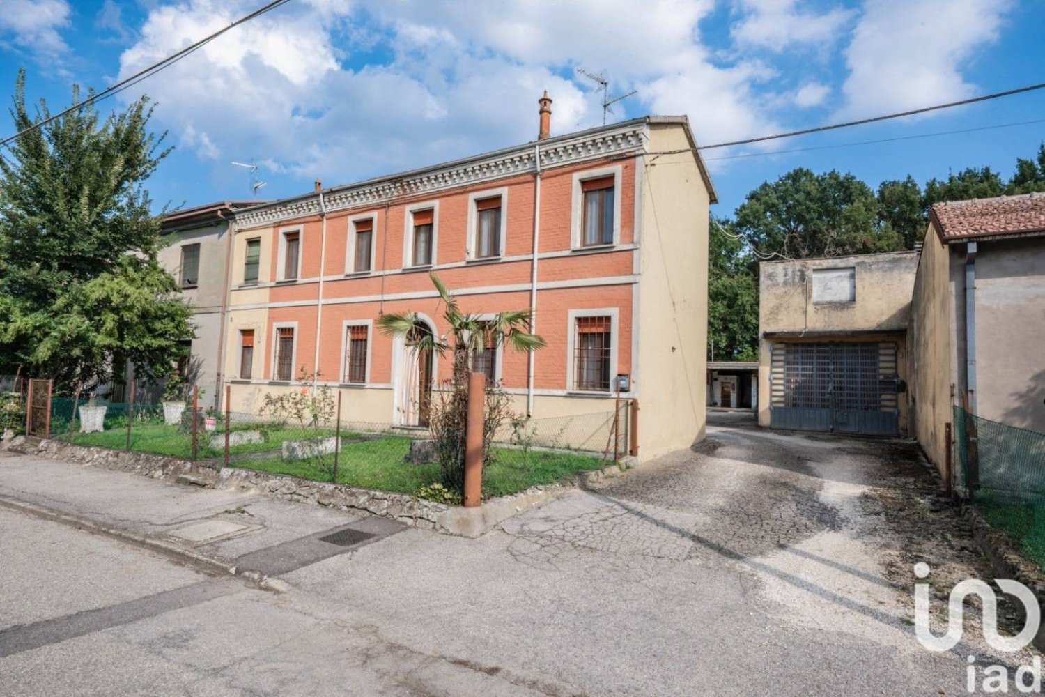 4 bedrooms House in Argenta, Italy No. 379615