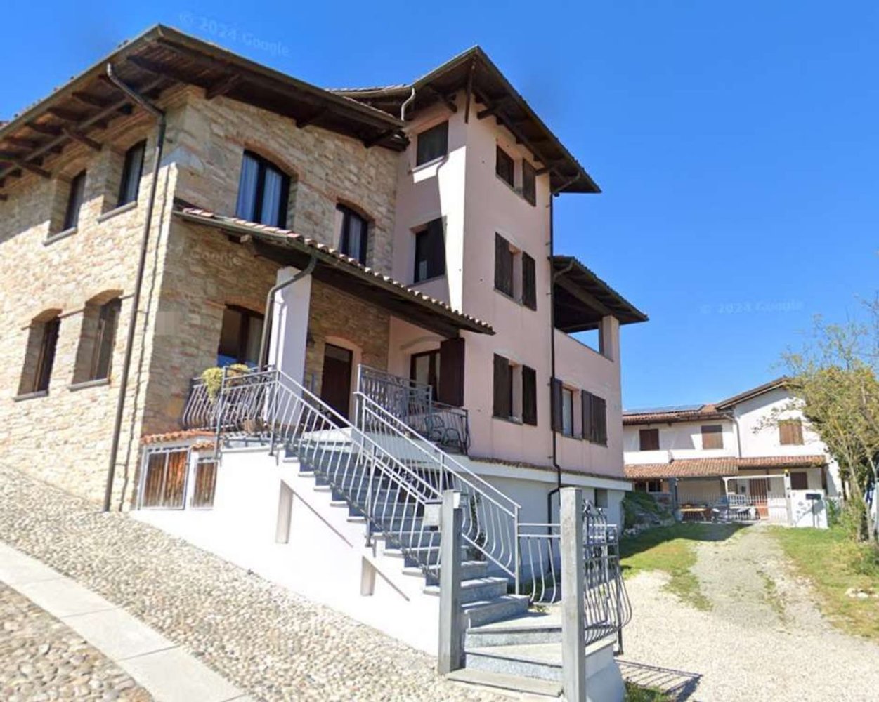 6 rooms Apartment in Sarezzano, Italy No. 214054