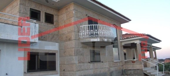 5 bedrooms House in Vila Flor, Portugal No. 221449 3