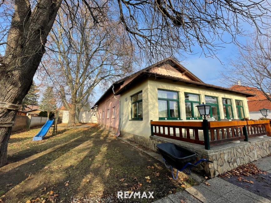  قطعة أرض في Poysdorf, Austria رقم 76250