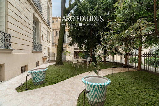 4 bedrooms Apartment in Paris, France No. 115116