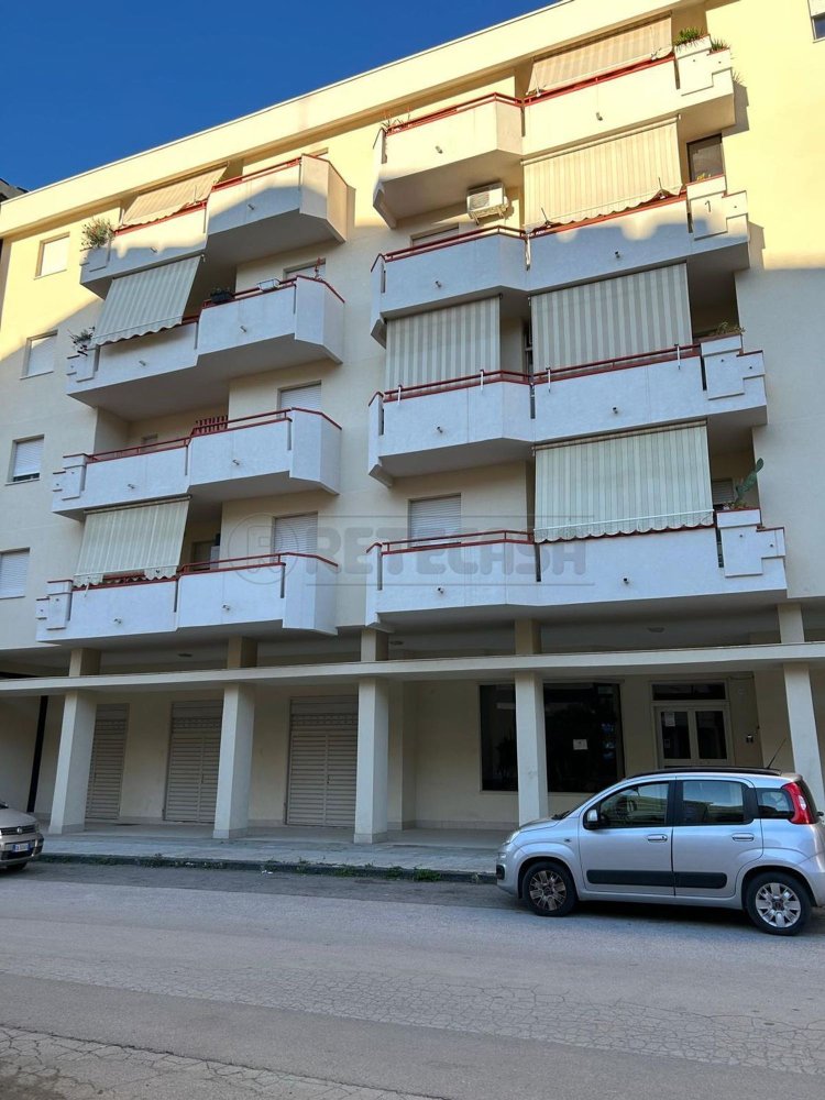 4 rooms Apartment in Caltanissetta, Italy No. 102651