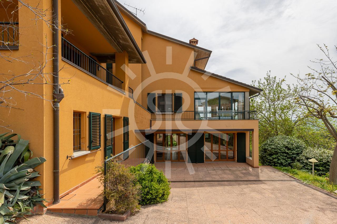 4 rooms Apartment in Castel San Pietro Terme, Italy No. 162724