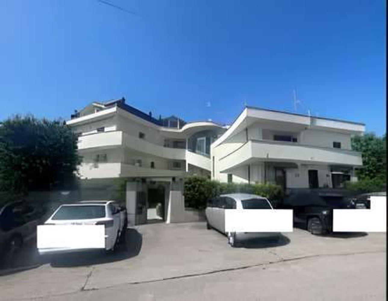 Квартира с 3 комнатами в Джуссано, Италия № 8202