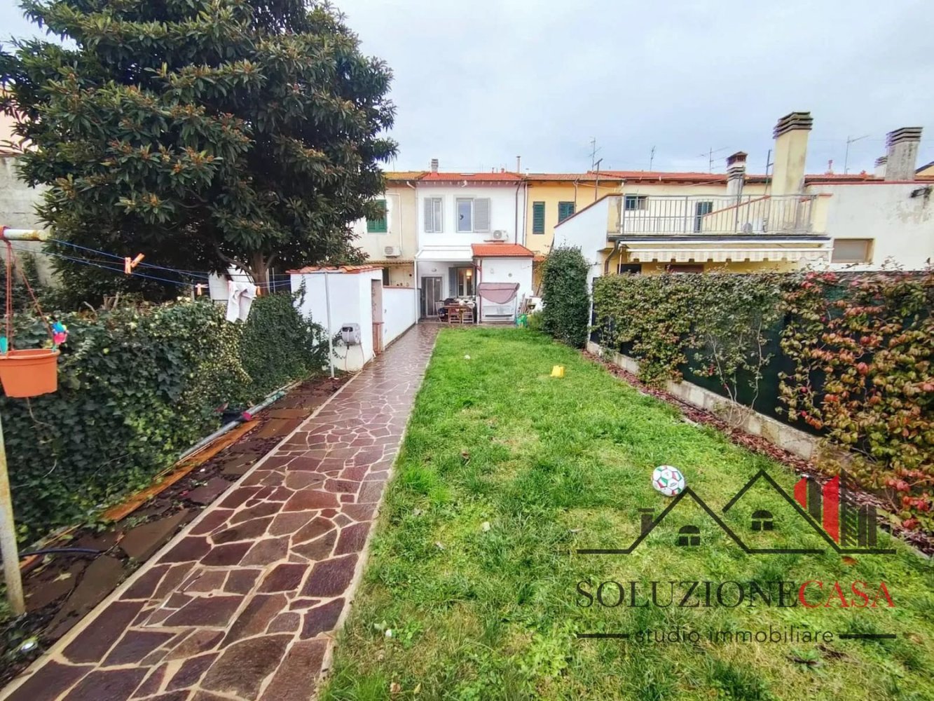 4 rooms House in Prato, Italy No. 41427