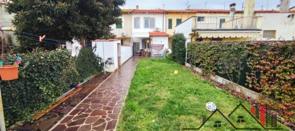 4 rooms House in Prato, Italy No. 41427 3