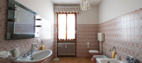 3 bedrooms Villa in Carpi, Italy No. 374281 9