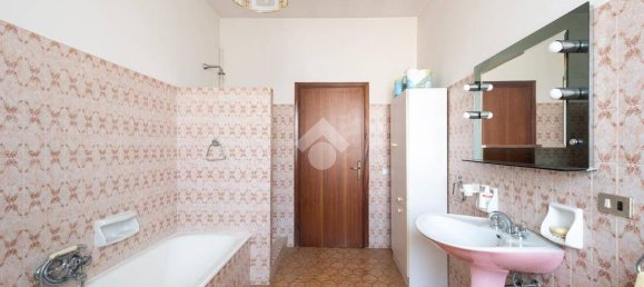 3 bedrooms Villa in Carpi, Italy No. 374281 10