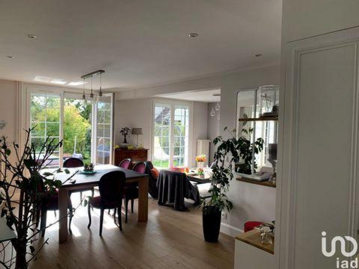 6 bedrooms House in Breuillet, France No. 30494