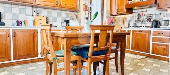 4 bedrooms Apartment in Turin, Italy No. 372209 3