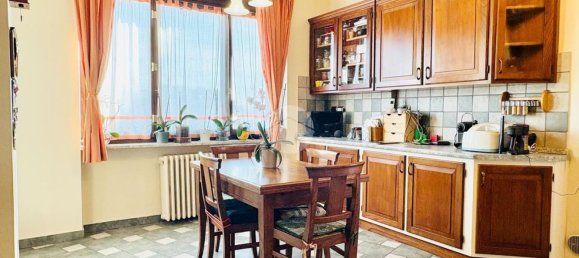 4 bedrooms Apartment in Turin, Italy No. 372209 9