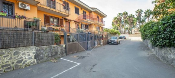 3 bedrooms House in Catania, Italy No. 116595 2