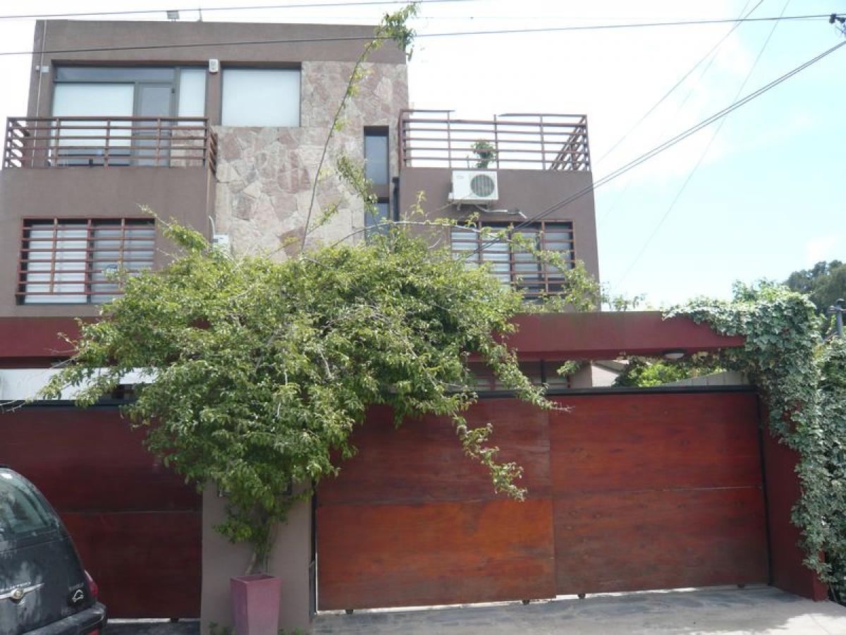 Apartamento de 3 dormitorios en Esteban Echeverría, Argentina No. 11033