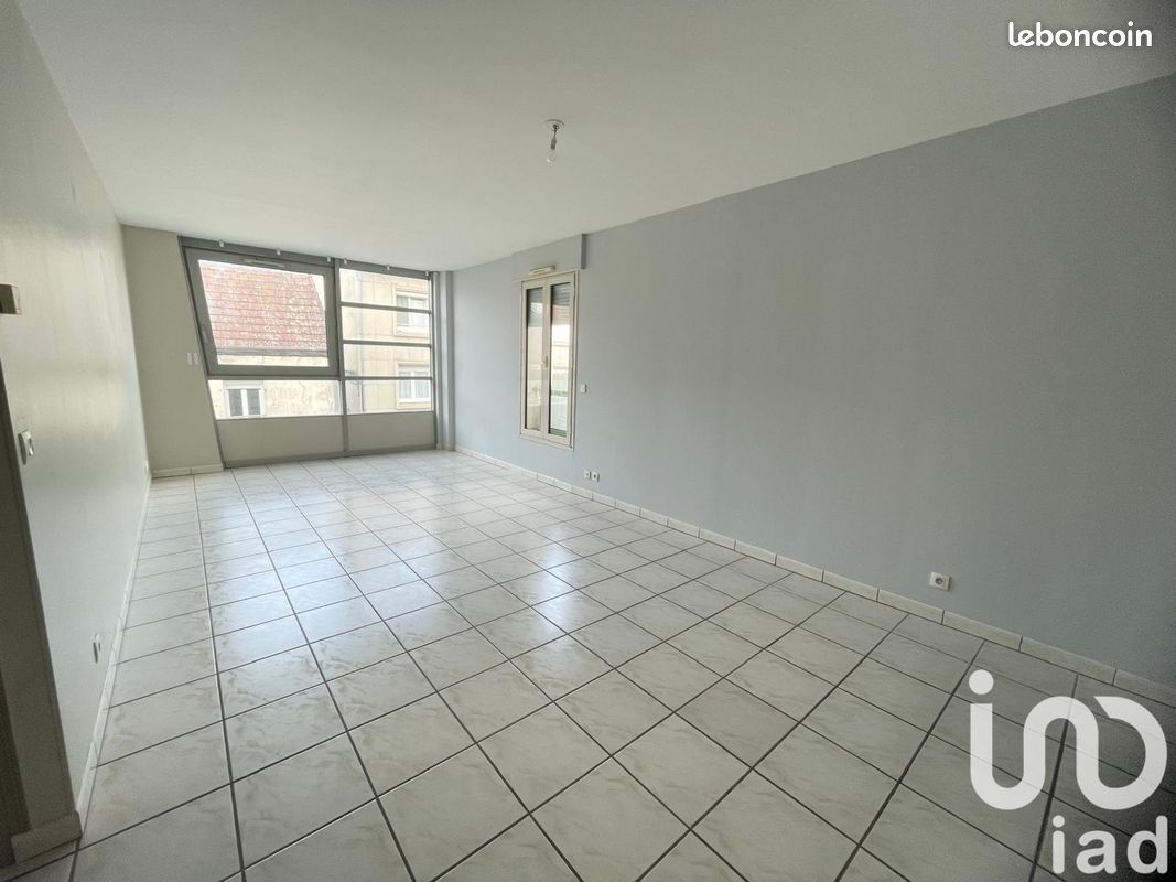 Квартира с 2 комнатами в Шато-Тьерри, Франция № 233400