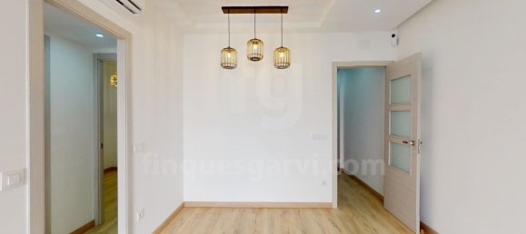 Apartamento de 3 dormitorios en Eixample, Spain No. 171838 4