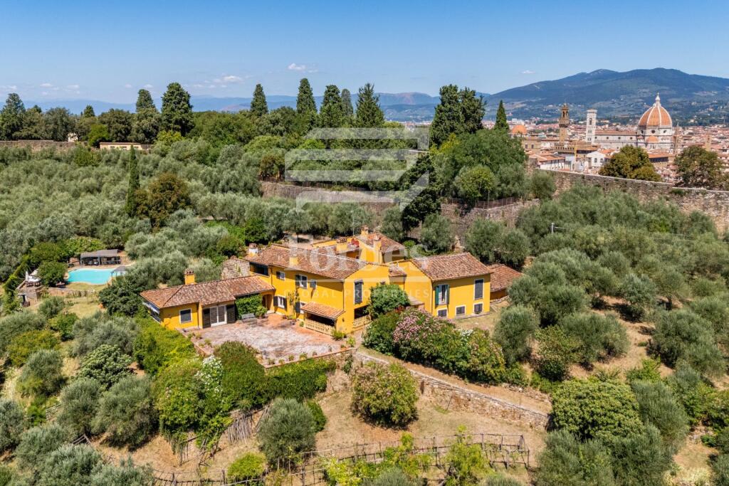 8 bedrooms Apartment in Florence, Italy No. 354889