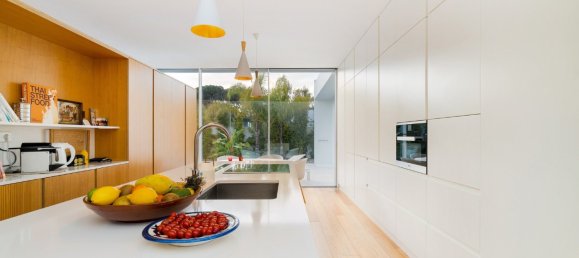 5 bedrooms Villa in Cascais, Portugal No. 122112 10