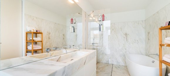 5 bedrooms Villa in Cascais, Portugal No. 122112 12