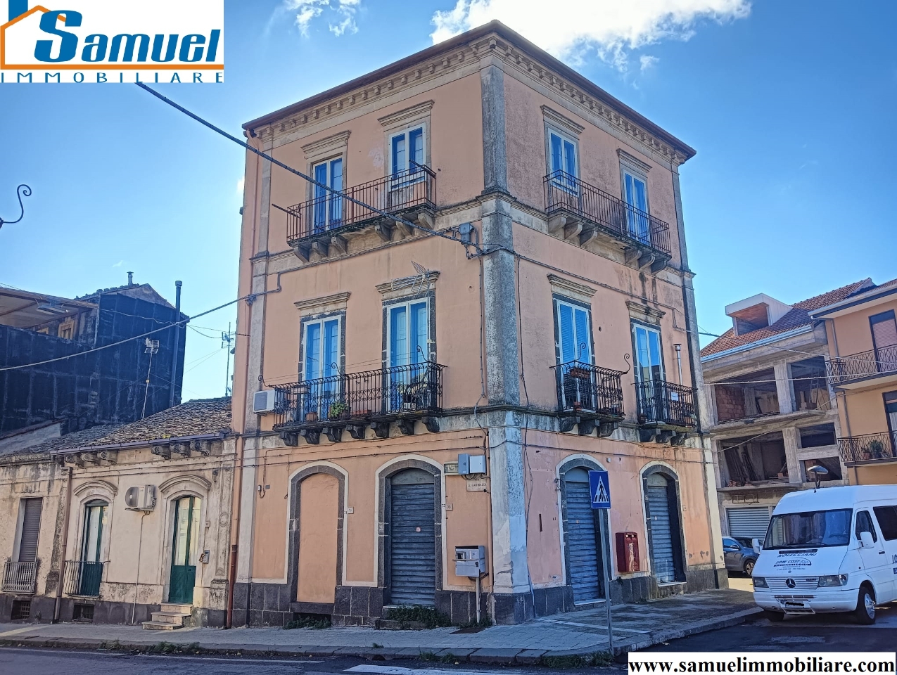 370m² Building in Linguaglossa, Italy No. 104907