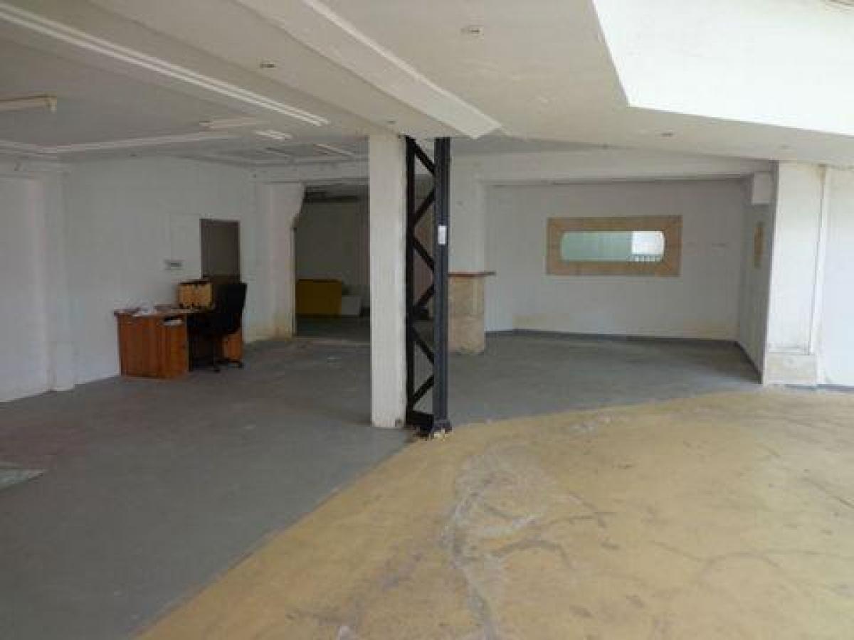 300m² Factory in Cannes, France No. 17804