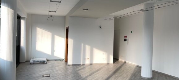 77m² Office in Monza, Italy No. 136788 3