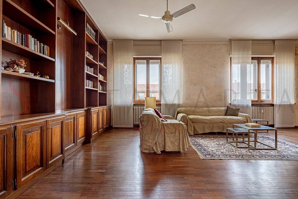 3 bedrooms Apartment in Milan, Italy No. 243495