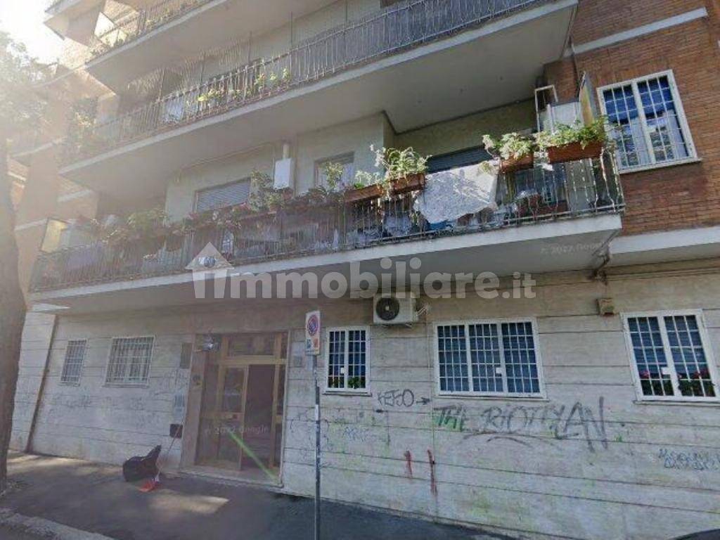 4 bedrooms Apartment in Rome, Italy No. 201908