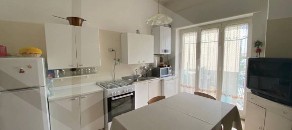 Коммерческая недвижимость с 4 комнатами в Бари, Италия № 20025 16