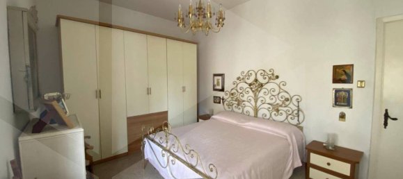 Коммерческая недвижимость с 4 комнатами в Бари, Италия № 20025 10