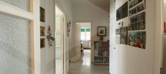 Коммерческая недвижимость с 4 комнатами в Бари, Италия № 20025 2