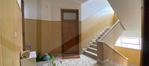 Коммерческая недвижимость с 4 комнатами в Бари, Италия № 20025 23