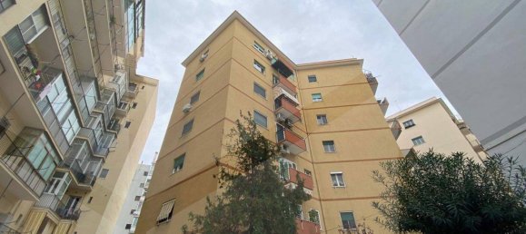 Коммерческая недвижимость с 4 комнатами в Бари, Италия № 20025 27