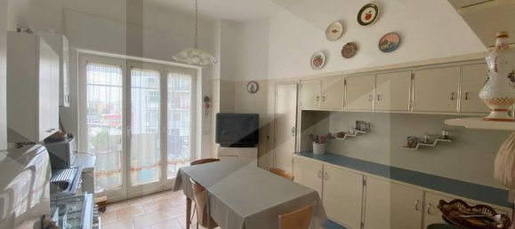 Коммерческая недвижимость с 4 комнатами в Бари, Италия № 20025 17