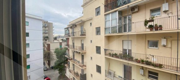 Коммерческая недвижимость с 4 комнатами в Бари, Италия № 20025 11