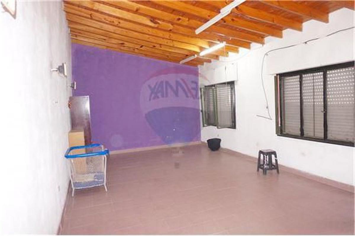 3 bedrooms House in Tres de Febrero, Argentina No. 64165