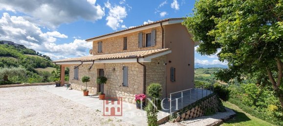 Casa de 2 dormitorios en Marche, Italy No. 295143 32