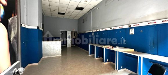 1 room Commercial property in Maddaloni, Italy No. 161146 2