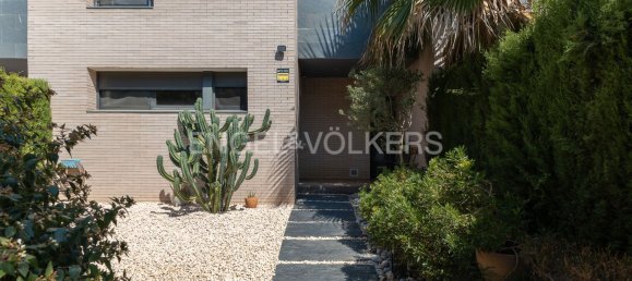 5 bedrooms House in Premia De Mar, Spain No. 138362 4